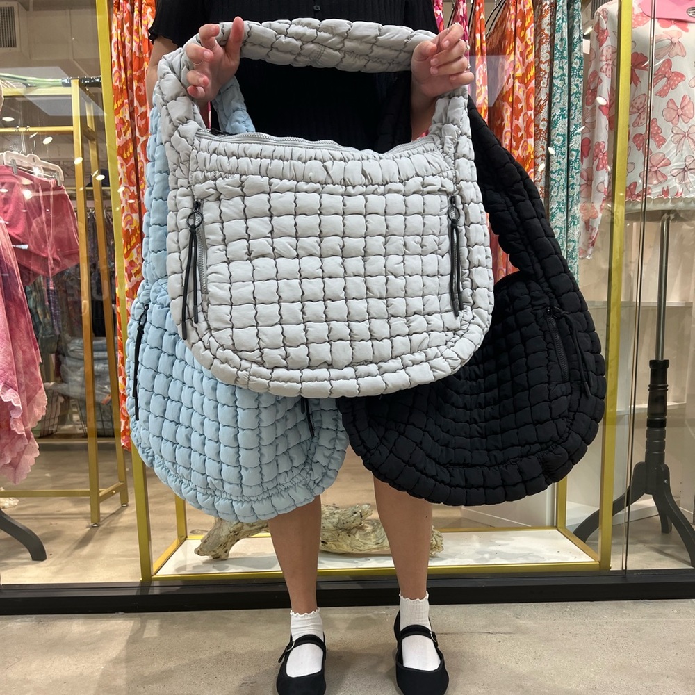 NWT Puffer Carry All Bag